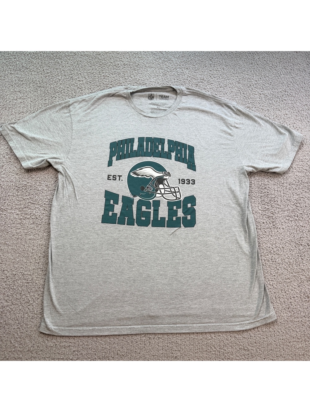 Philadelphia Eagles NFL Team Apparel Gray Helmet Graphic T-Shirt Men’s XL